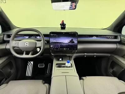 Nio ES8