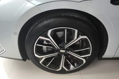 Geely Galaxy E8