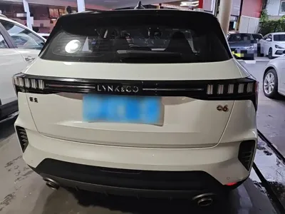 Lynk & Co 06