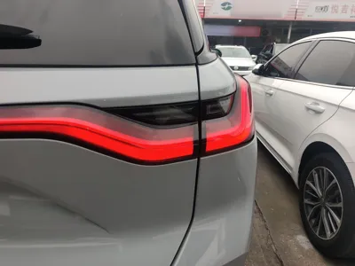 Nio ES8