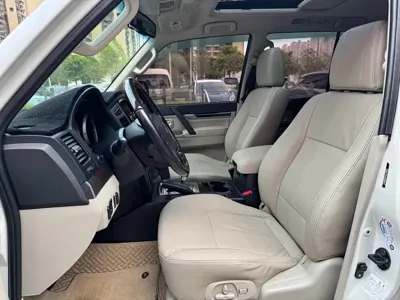 Mitsubishi Pajero (Import)