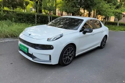 Lynk & Co 03