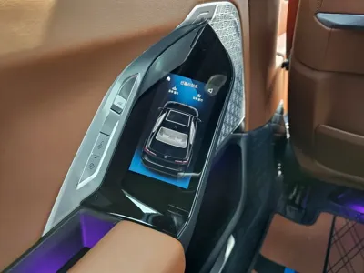 BMW i7