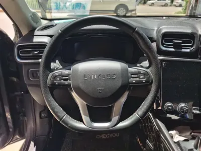 Lynk & Co 02
