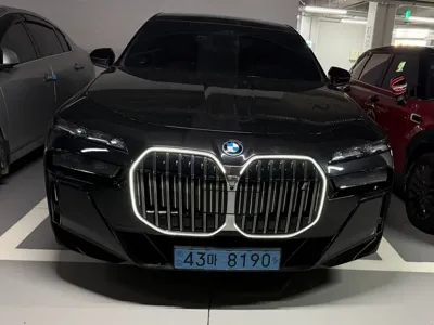 BMW i7