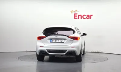 Infiniti Q30