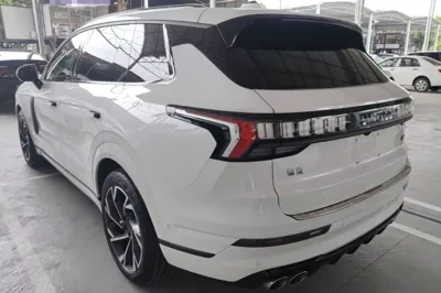 Lynk & Co 09