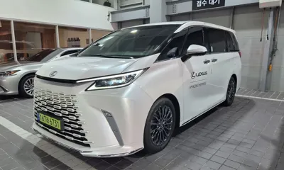 Lexus LM