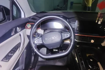 Lynk & Co 06