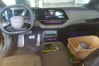 Hongqi EH7