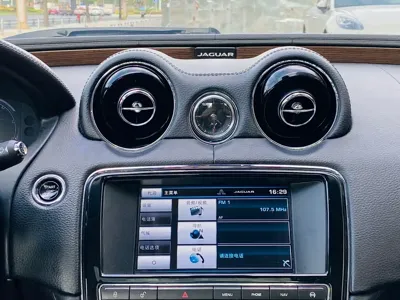 Jaguar XJ