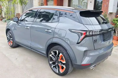 Lynk & Co 06