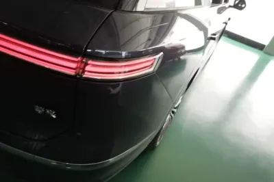Nio ES8