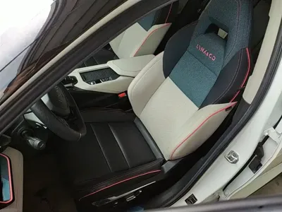 Lynk & Co 06