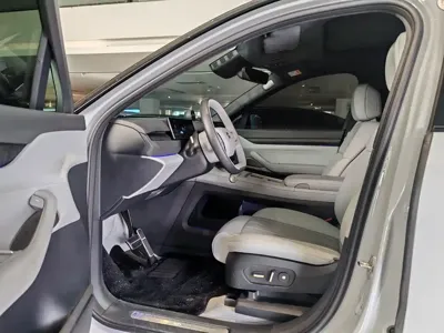 Nio ES8