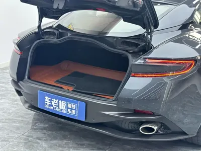 Aston Martin DB11