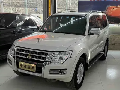 Mitsubishi Pajero (Import)