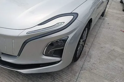 Hongqi E-QM5