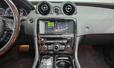 Jaguar XJ