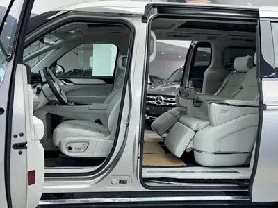 Volvo EM90