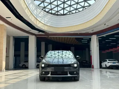 Lynk & Co 02