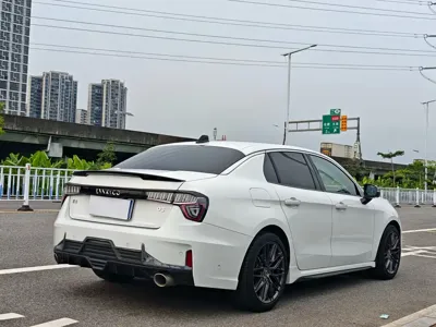 Lynk & Co 03