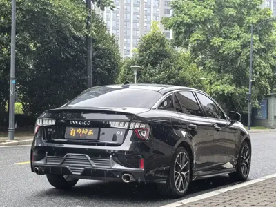Lynk & Co 03