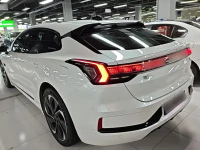 Zeekr 001