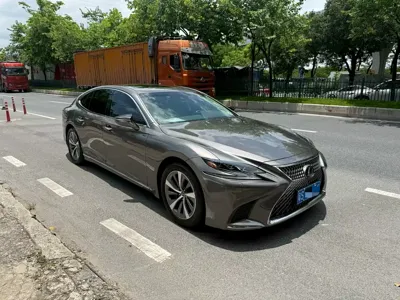 Lexus LS