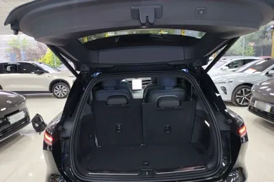 Nio ES8