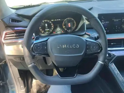 Lynk & Co 06