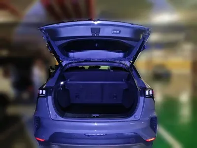 Lynk & Co 06