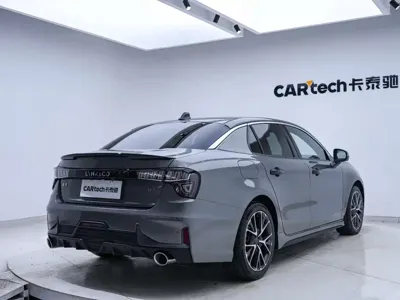 Lynk & Co 03