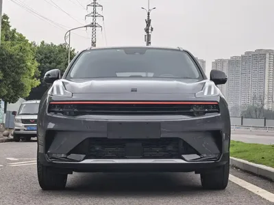 Lynk & Co 06