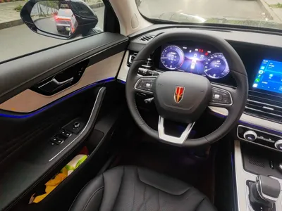 Hongqi HS5