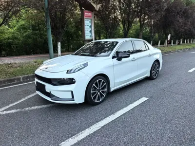 Lynk & Co 03