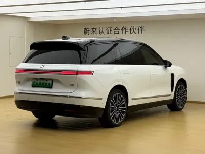 Nio ES8