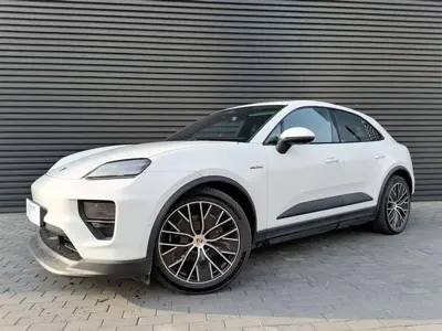 Porsche Macan EV