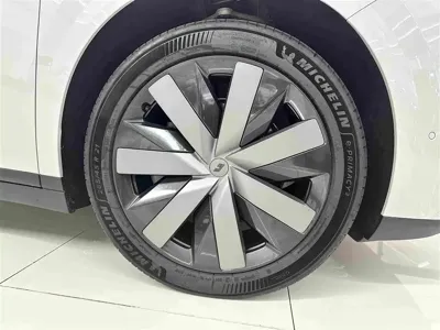Li Auto 理想i8