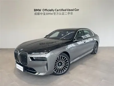 BMW i7
