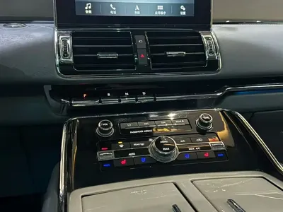 Lincoln Navigator