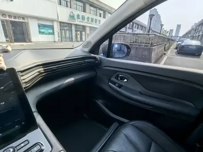 Nio ES8