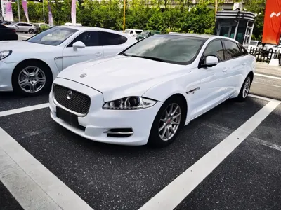 Jaguar XJ
