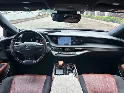 Lexus LS