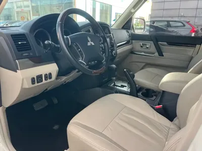 Mitsubishi Pajero (Import)