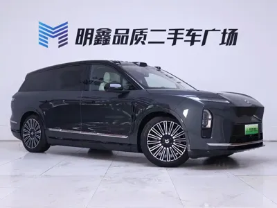 Nio ES8