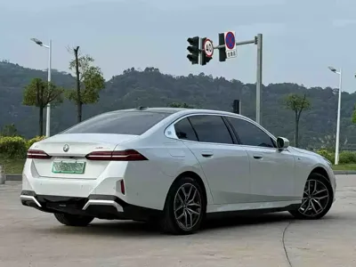 BMW i5