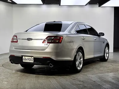 Ford Taurus