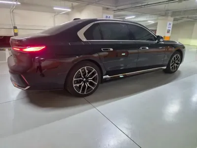BMW i7