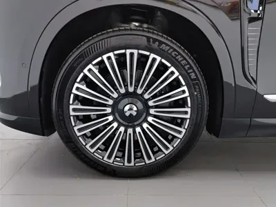 Nio ES8